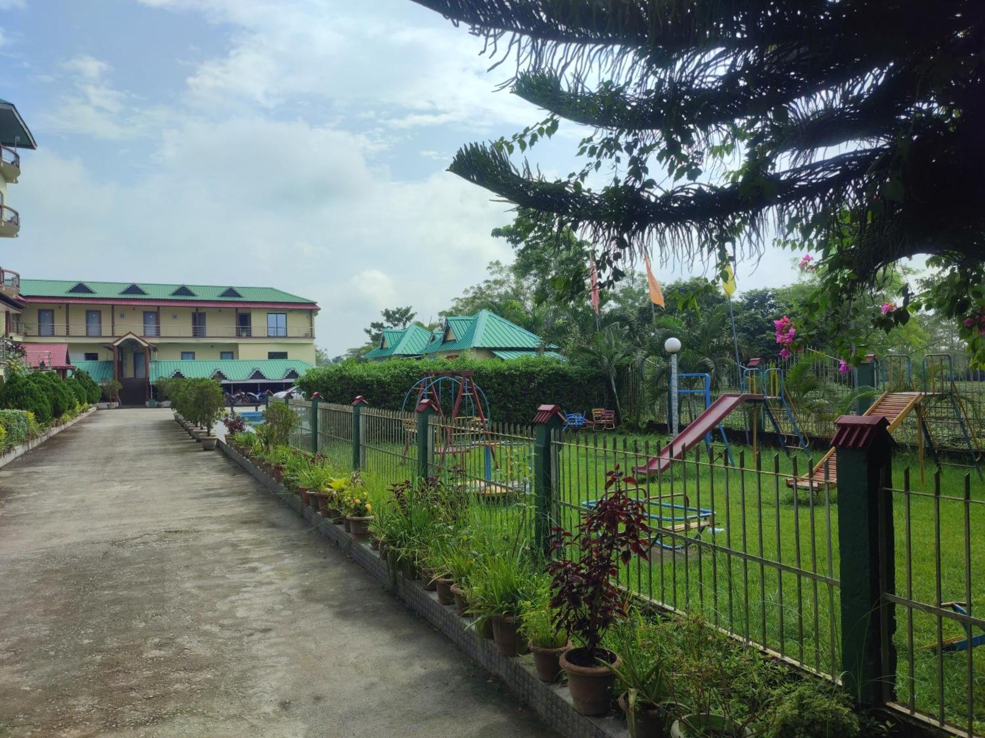 Maa Greenary View - A Holiday Resort Alipur Duar Esterno foto